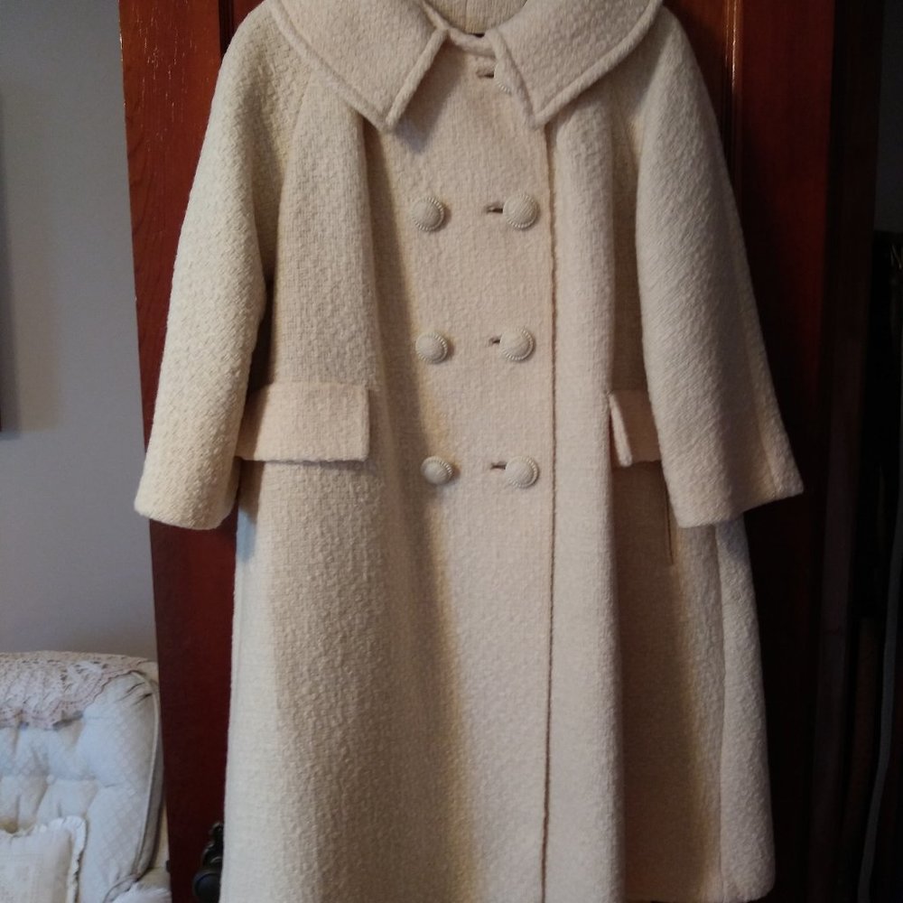 CLEARANCE! Beautiful Vintage Women's Coat